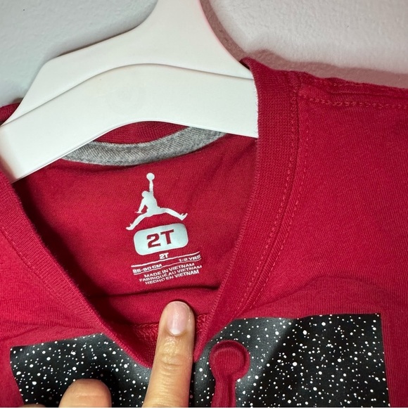 Nike Air Jordan Red  Boy T-Shirt size 2T - Picture 4 of 6